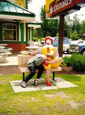 Клоун у McDonalds

Нажмите для перехода к следующей картинке