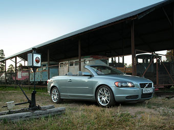 Volvo C70.  .