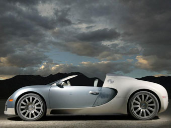 Bugatti Veyron.  c  autojunk.nl