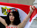 "Голая революционерка" из Египта провела фотоакцию протеста: испачкала флаг "Исламского государства" менструальной кровью "Голая революционерка" из Египта провела фотоакцию протеста: испачкала флаг "Исламского государства" менструальной кровью