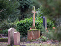 В Германии беженец-африканец изнасиловал 79-летнюю женщину на кладбище