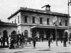 Старинная открытка со зданием вокзала в Савоне. Фото с сайта libero.it Старинная открытка со зданием вокзала в Савоне. Фото с сайта libero.it