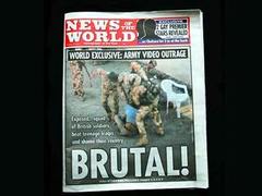 Передовица издания News of the world с фотографией избиения. Фото AFP Передовица издания News of the world с фотографией избиения. Фото AFP