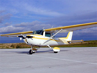 Cessna 150.    sunflower.com