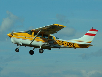  Cessna 210.   Tschaensky   Wikimedia Commons