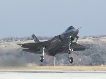 F-35.    lmaeronautics.com