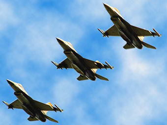  F-16.    usmemorialday.org