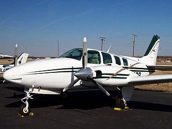  Beechcraft Baron.    skycontrol.net 