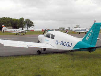  Piper Cherokee.    wikipedia.org,   Arpingstone