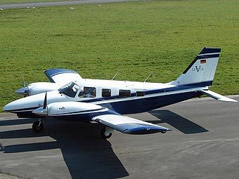  Piper PA-34.    flugzeuginfo.net