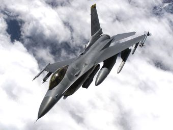  F-16  .   The Red Burn   wikimedia.org