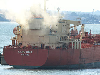   " ".    marinetraffic.com